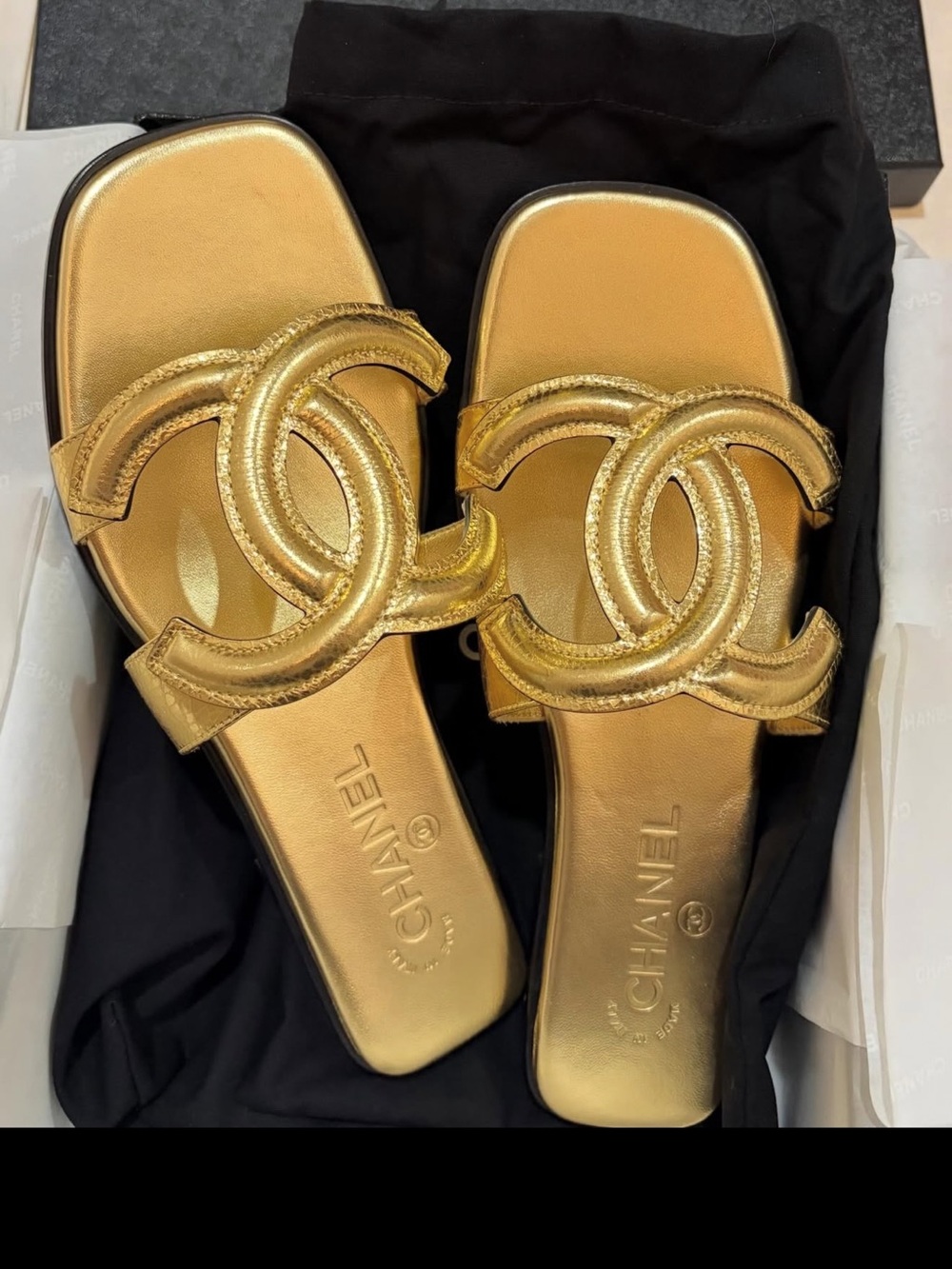 CHANEL 26S Gold CC logo leather sandals slides size 38.5